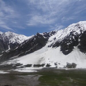 Kashmir on a Shoestring: 7 Days of Solo Serenity